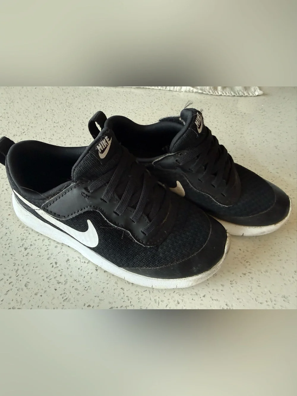 Nike Black Tanjun Kids Shoe (Black/White) Size12.5